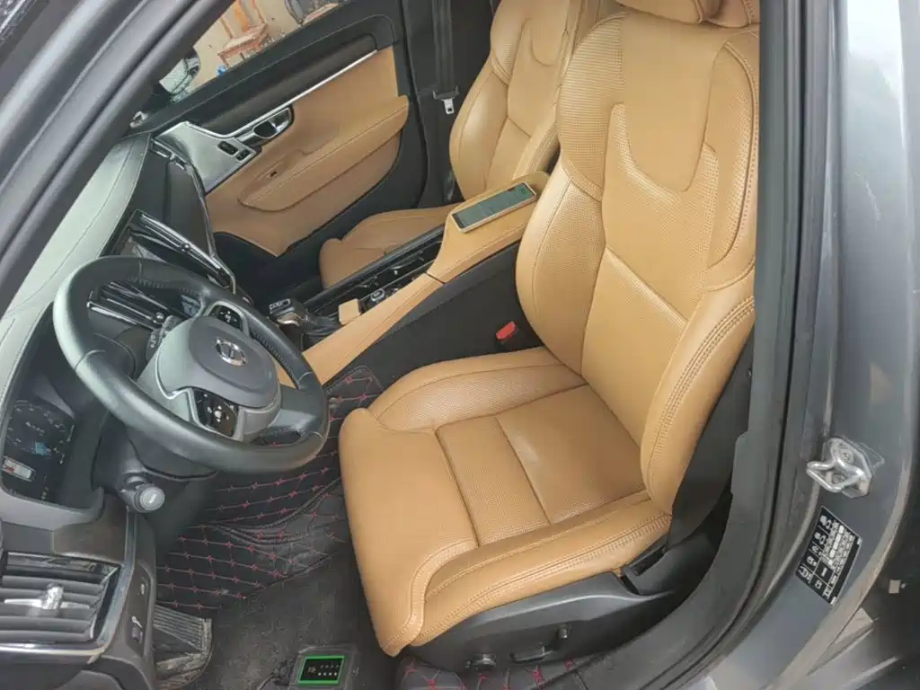 Фото 15 - Volvo V90