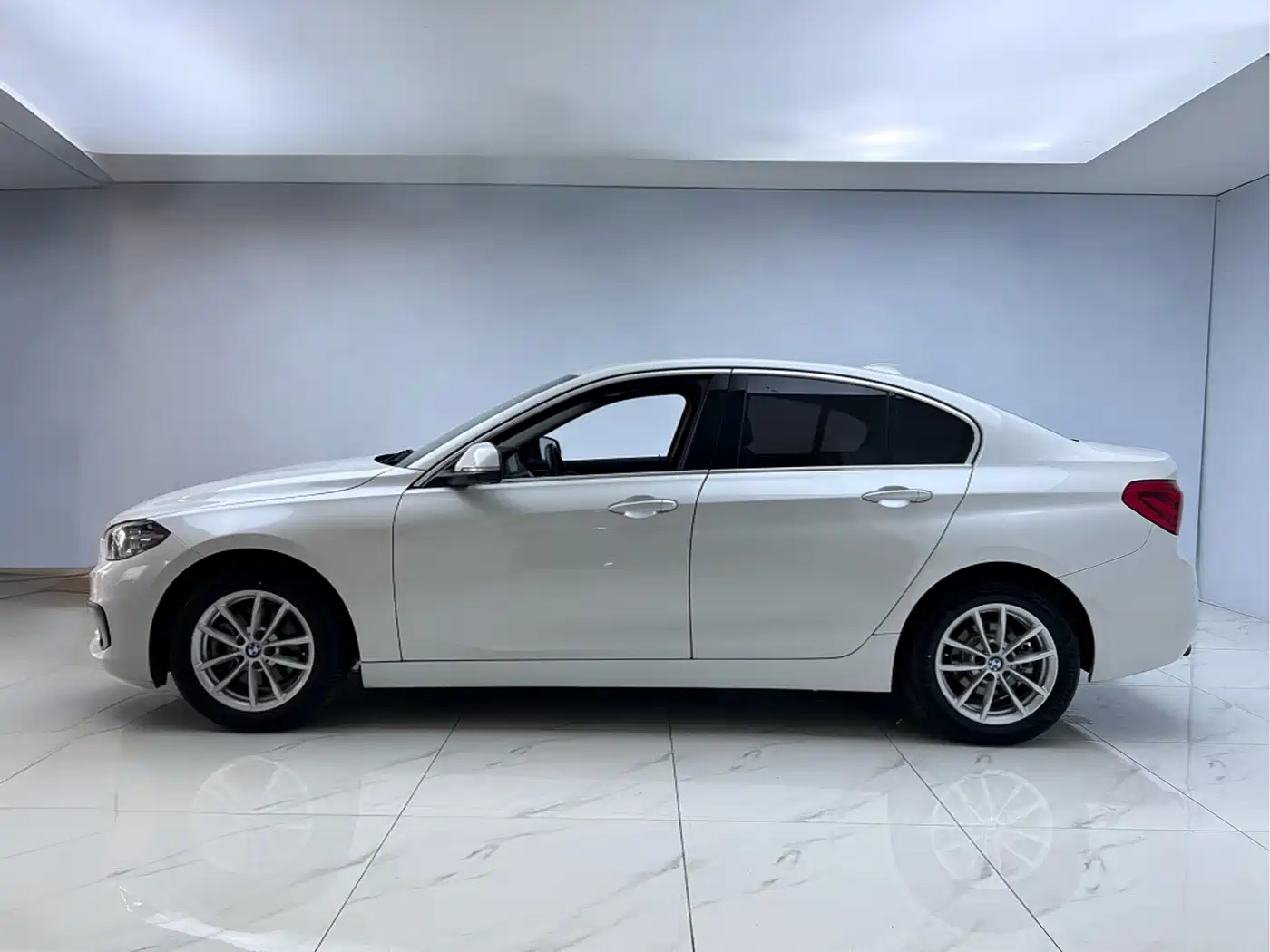 BMW 1 Series 2018 118i Fashion Edition фото 4