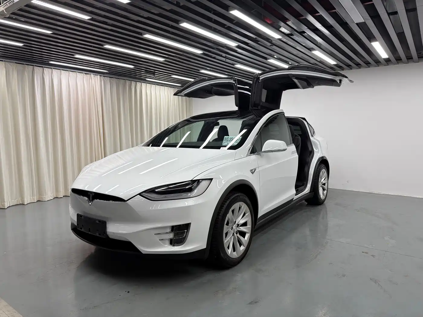 TESLA MODEL X