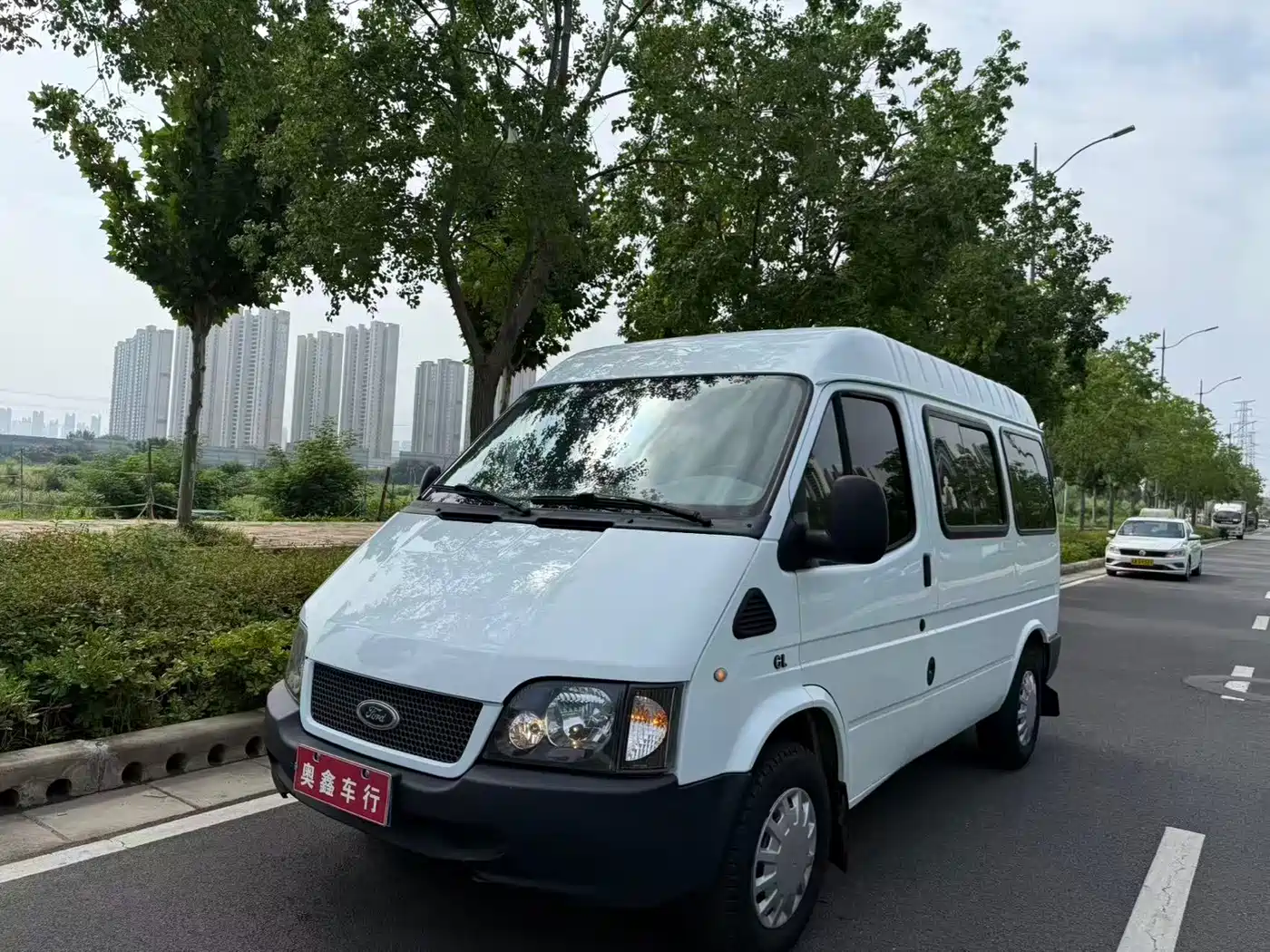 Ford Classic Transit 2016 2016 Model 2.4L Gasoline Short Wheelbase 6-Seat Medium Roof Multi-Purpose Vehicle 4G64S4N