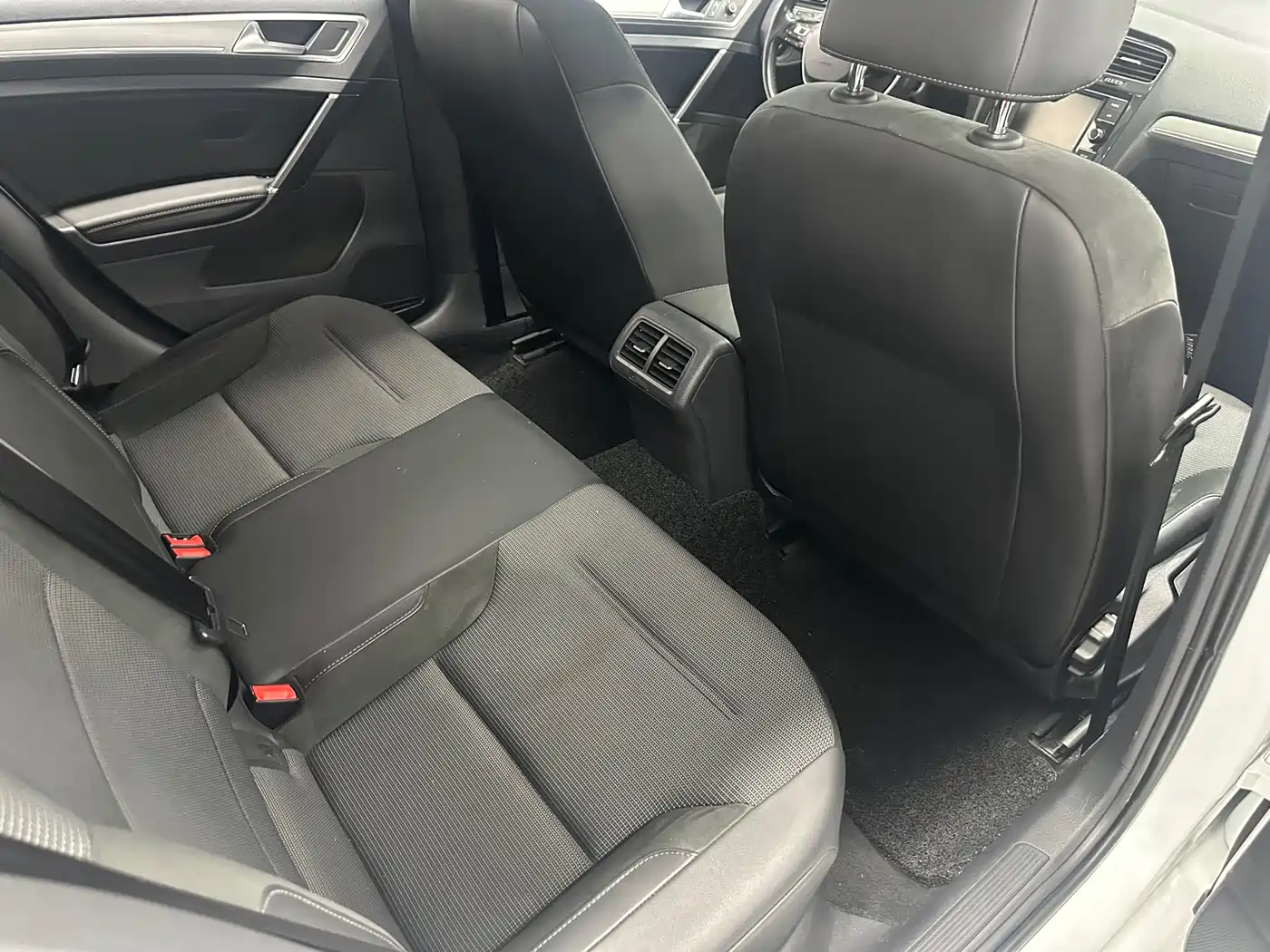 Volkswagen Golf 2018 1.6L Automatic Comfort фото 9