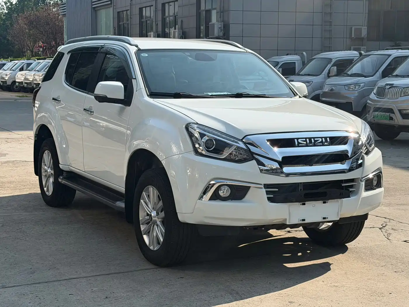 Isuzu mu-X Ranger 2022 2020 Model 1.9T Diesel Automatic 4WD Premium Edition 7-Seater China VI