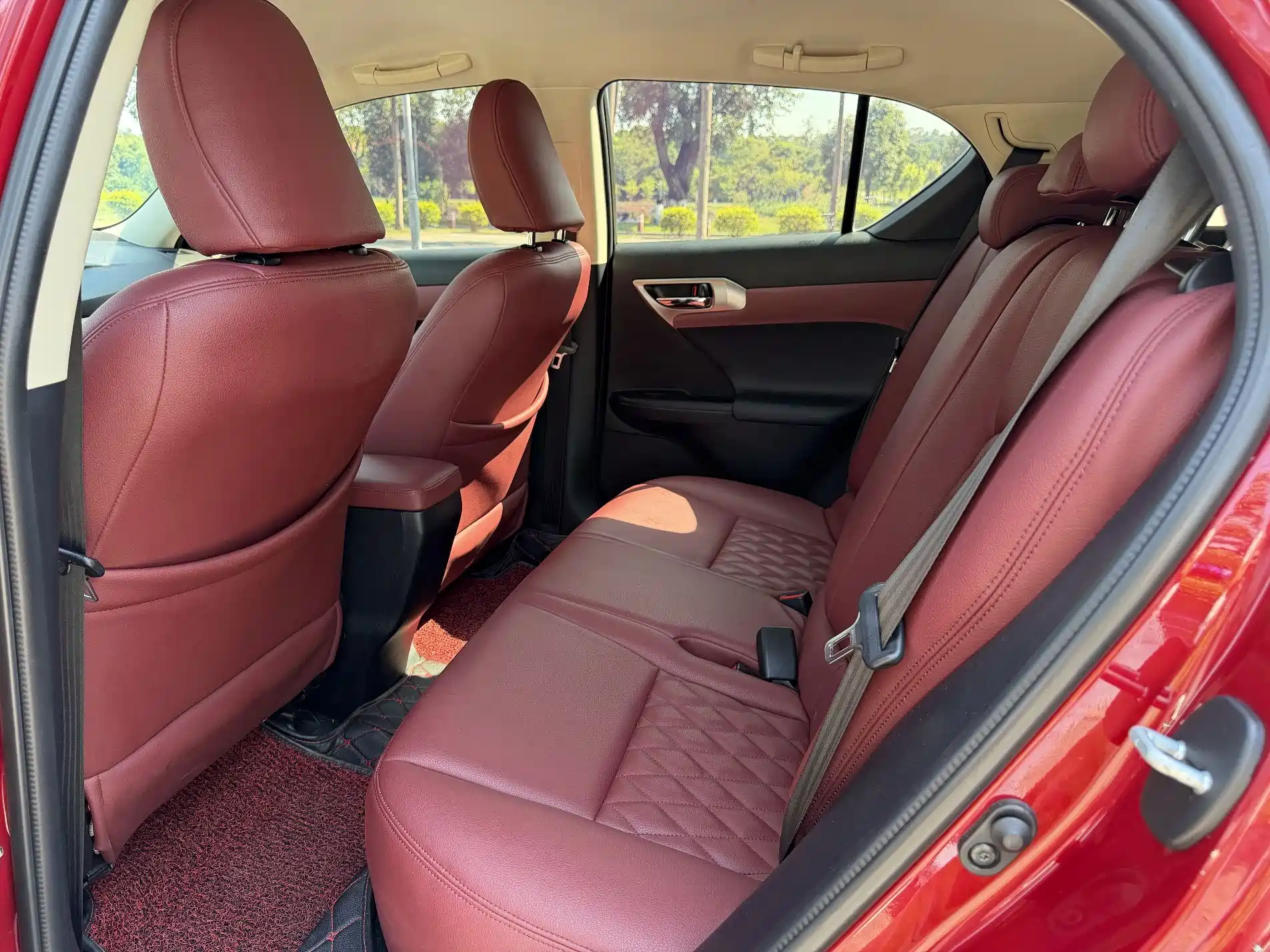 Фото 6 - Lexus CT