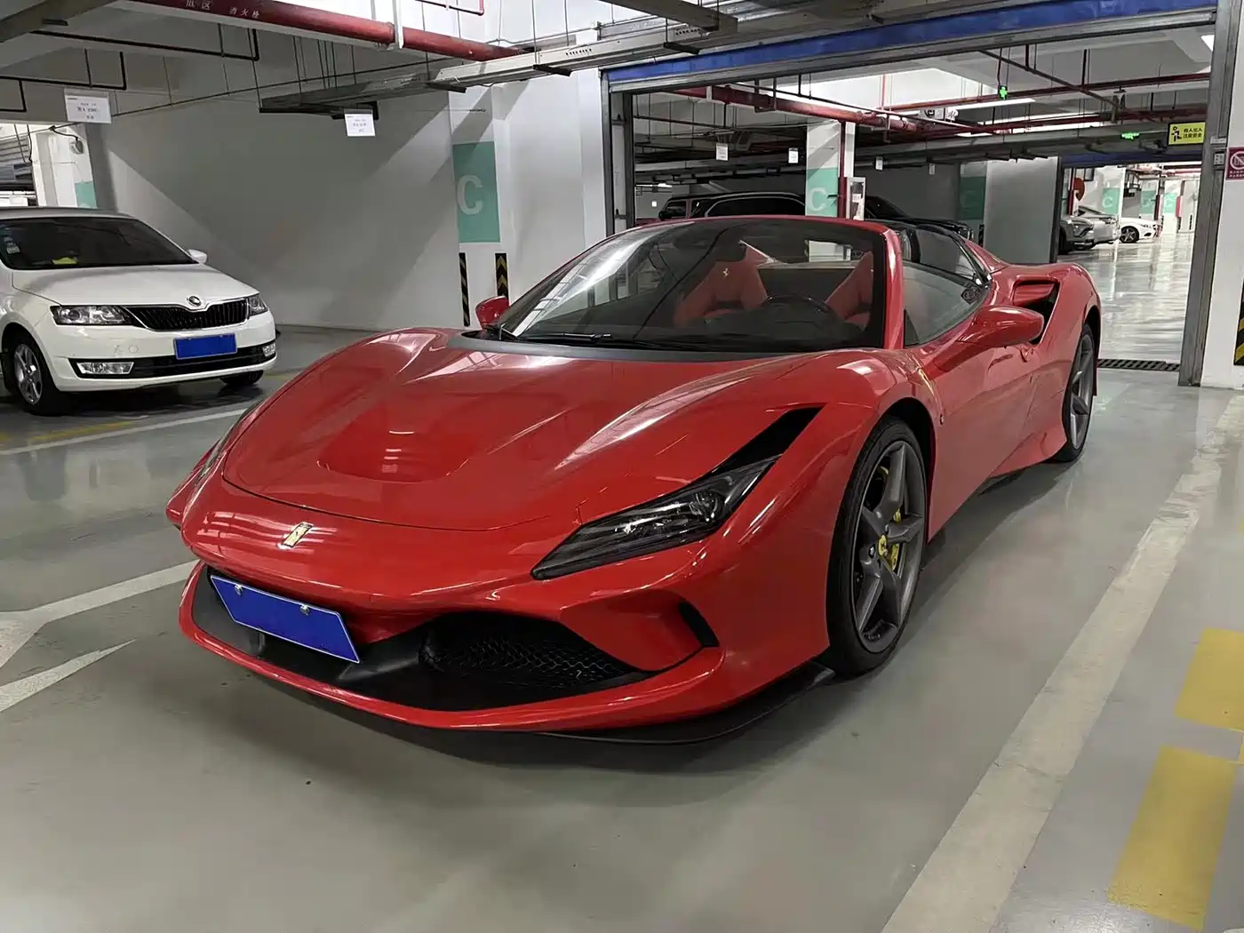 FERRARI F8