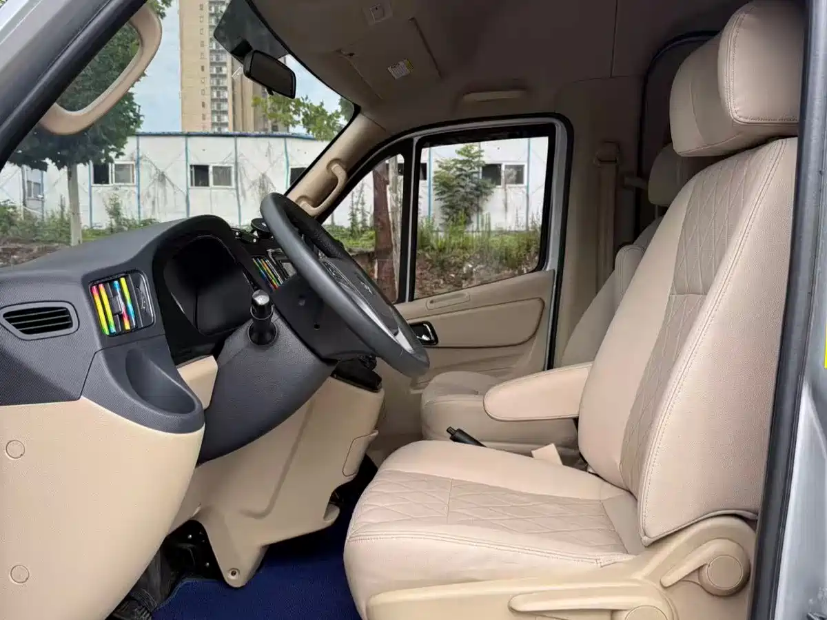 Foton Tuyano 2023 2023 2.0T Passenger Luxury Manual Long Wheelbase Medium Roof Single Rear Tire 9-Seater (Commercial)