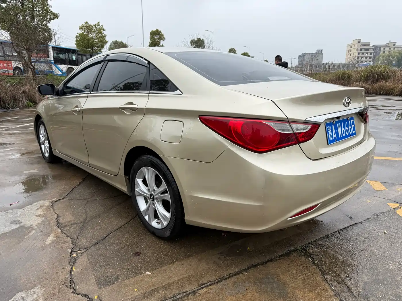 Hyundai Sonata 2011 2.0L Auto Leading Edition фото 6