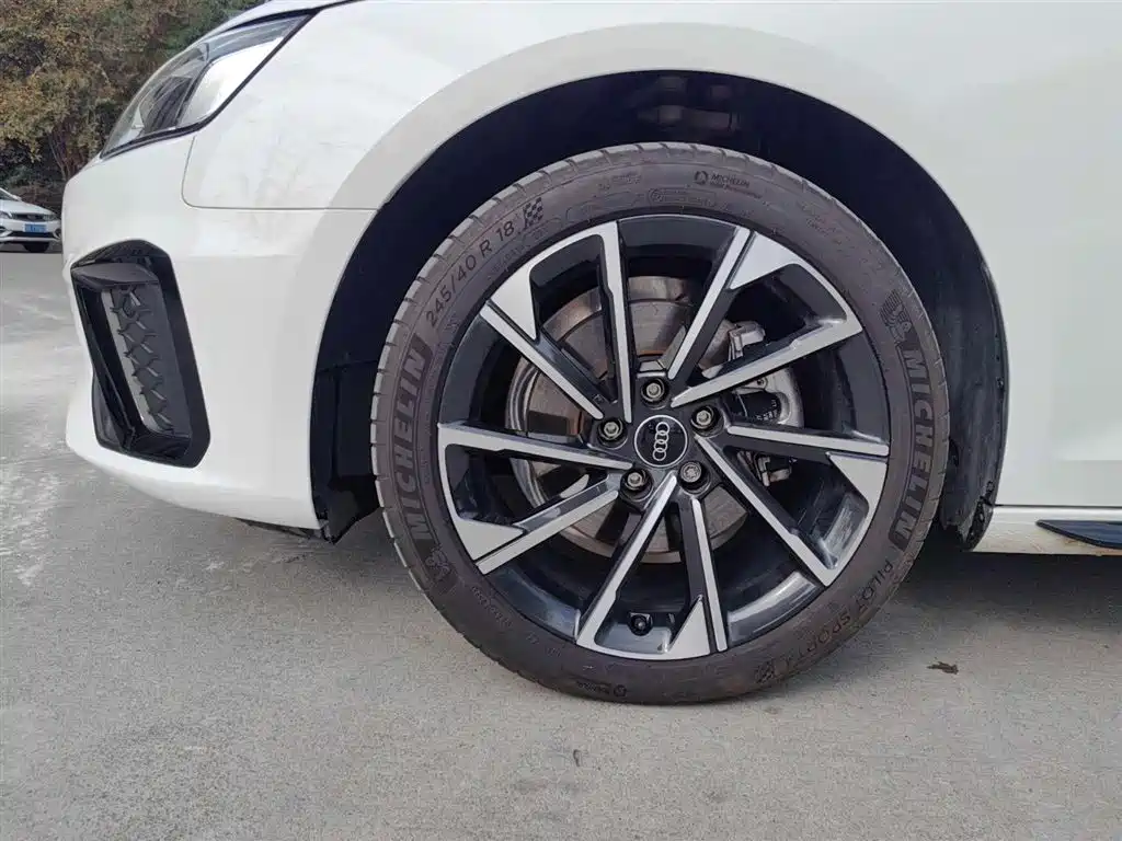 Audi A4L 2023 40 TFSI Luxury Sport фото 14