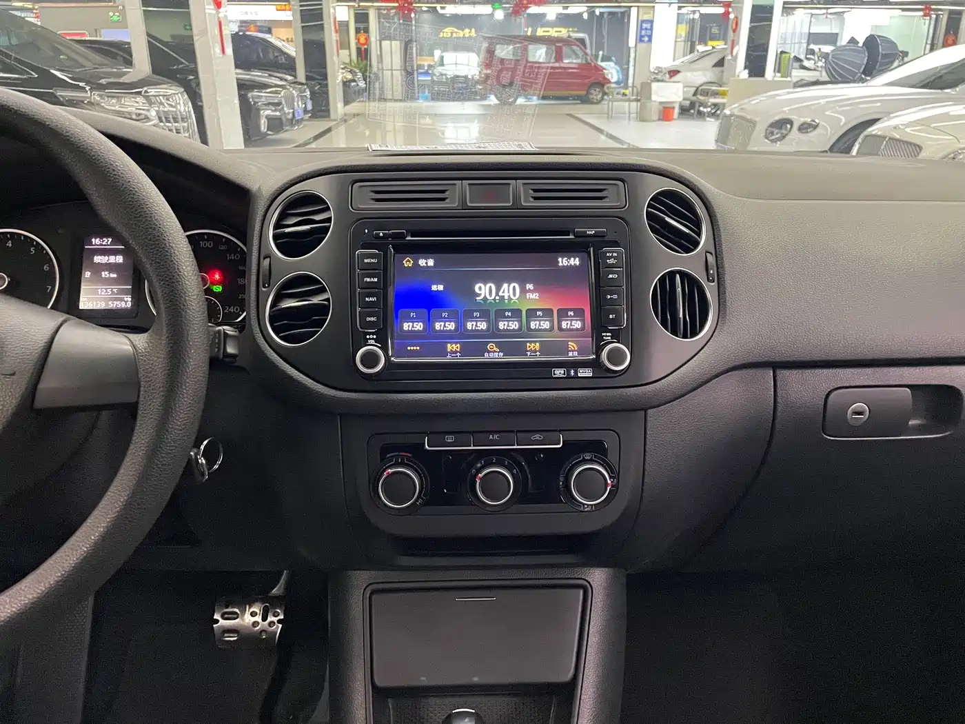 Volkswagen Tiguan 2015 1.8TSI Automatic 2WD Comfortline фото 14