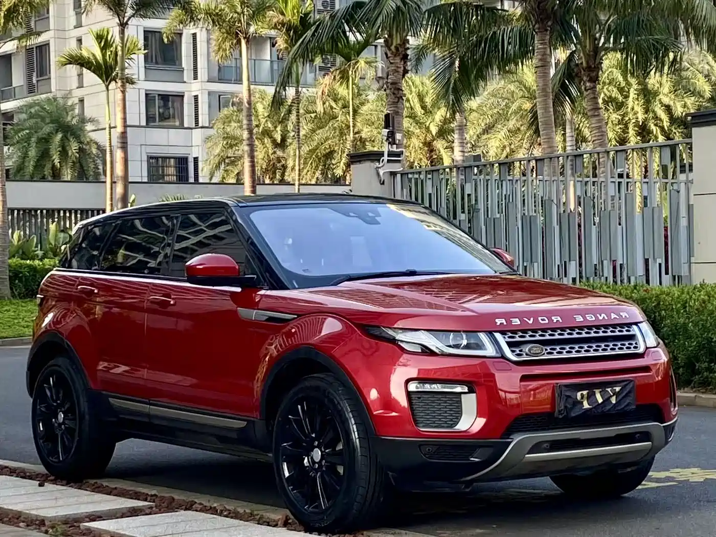 Land Rover Range Rover Evoque 2017 2.0T British Style Edition фото 3