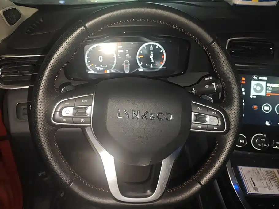 Lynk & Co 01 2017 2.0T AWD Pro фото 15