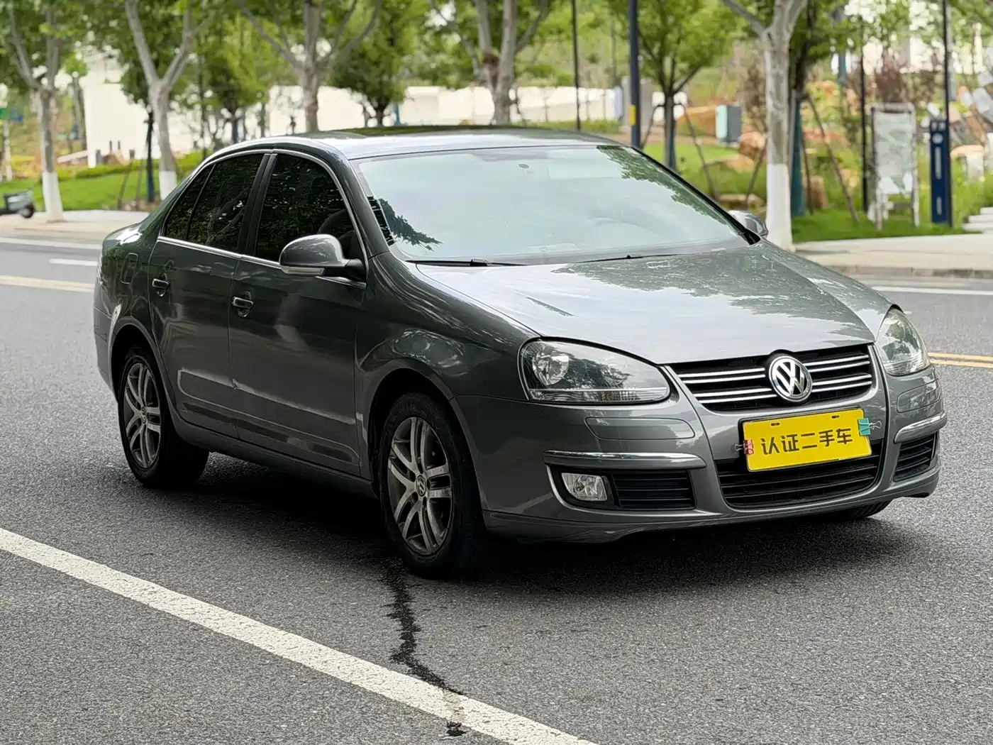 Volkswagen Sagitar 2011 1.6L Automatic Fashion фото 3
