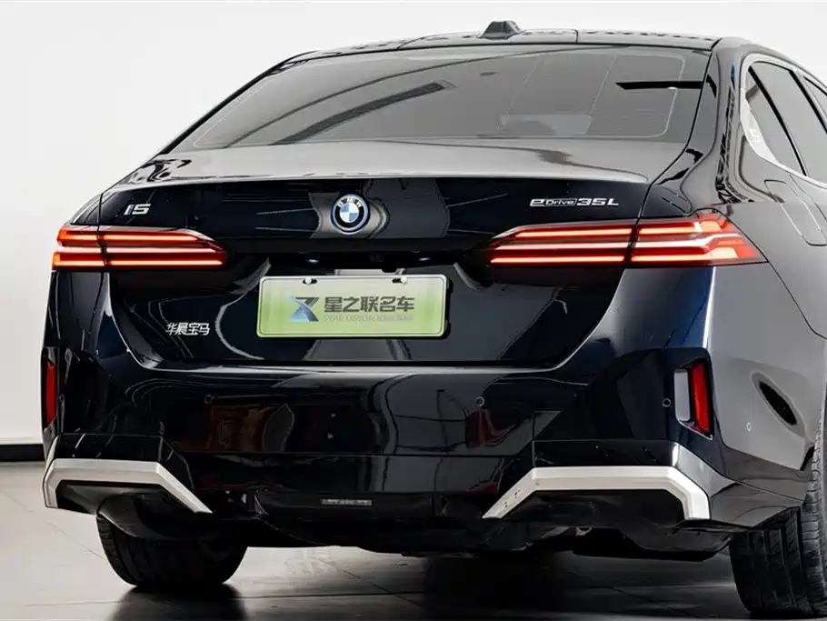BMW I5