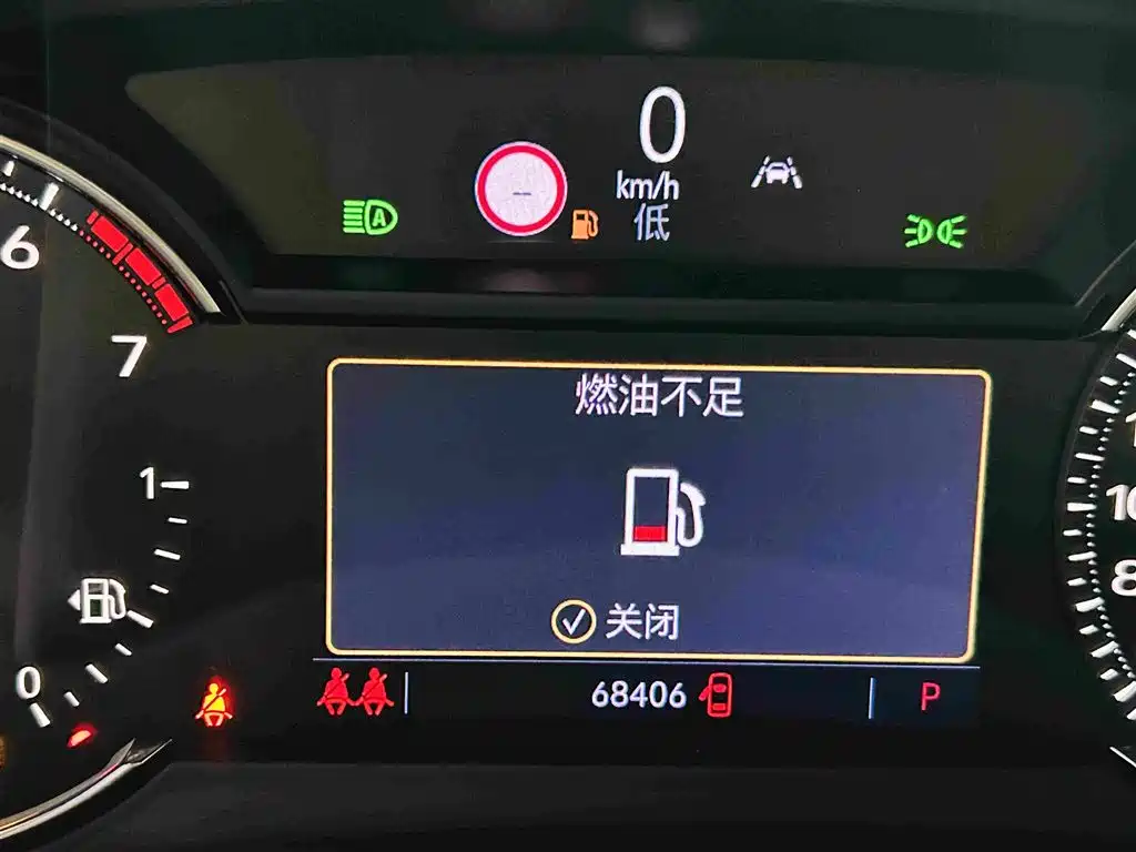 Фото 16 - Cadillac XT6
