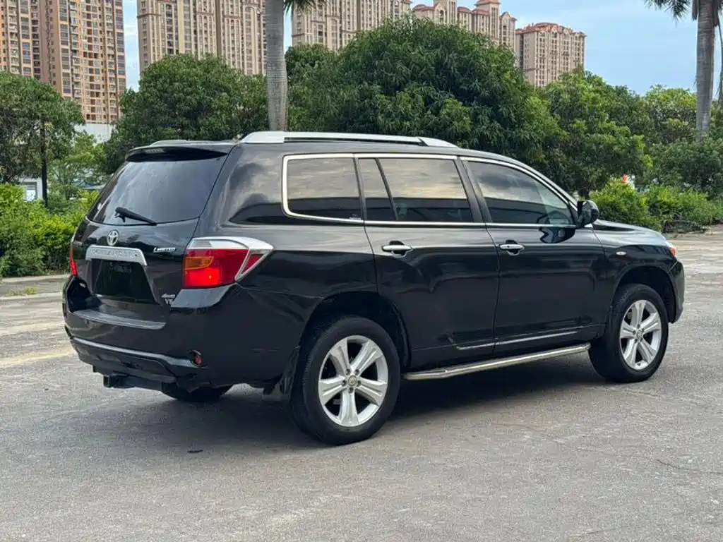 Фото 9 - Toyota Highlander