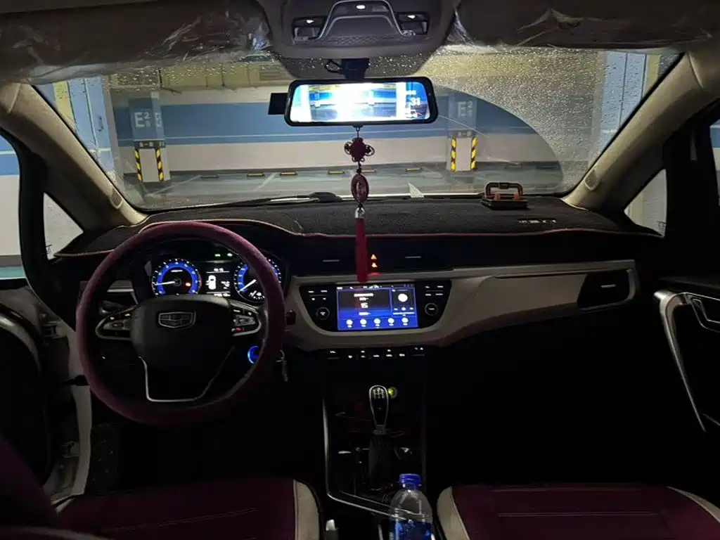 Фото 6 - Geely Vision X3