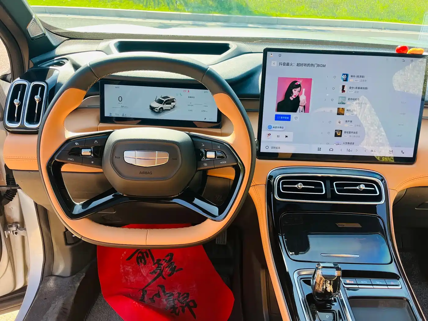 Фото 8 - Geely Boyue L