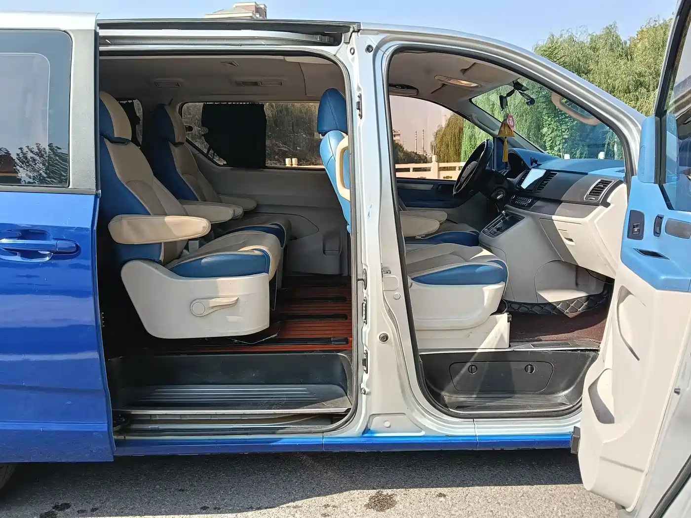 SAIC Maxus Maxus G10 2014 2.0T Automatic Luxury Executive Edition фото 15