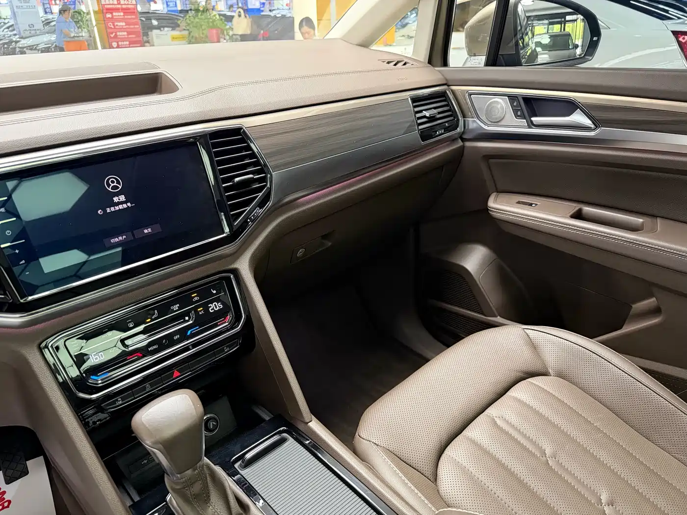 Volkswagen Viloran 2020 330TSI Luxury Edition фото 11