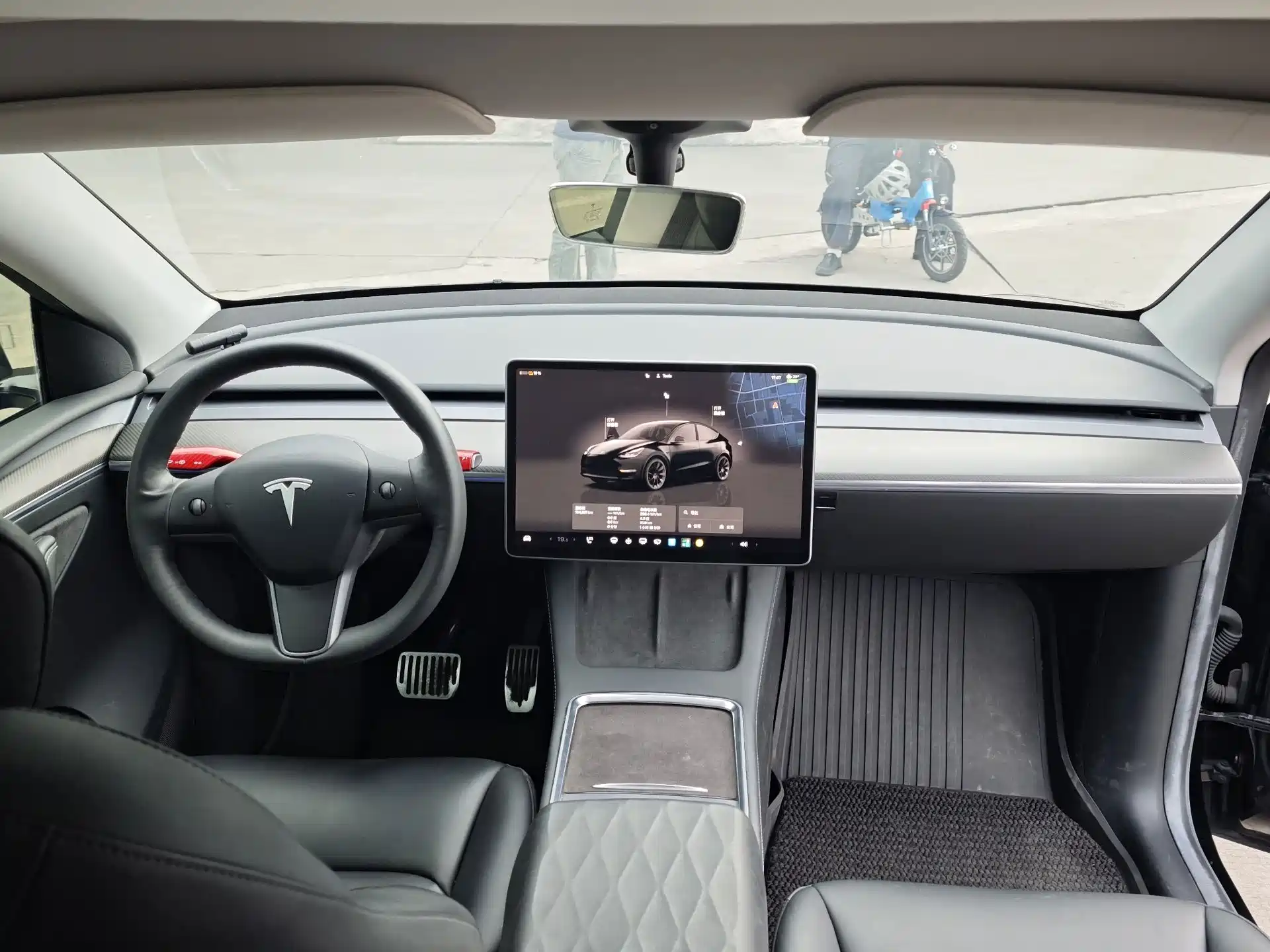 Photo 12 - Tesla Model Y