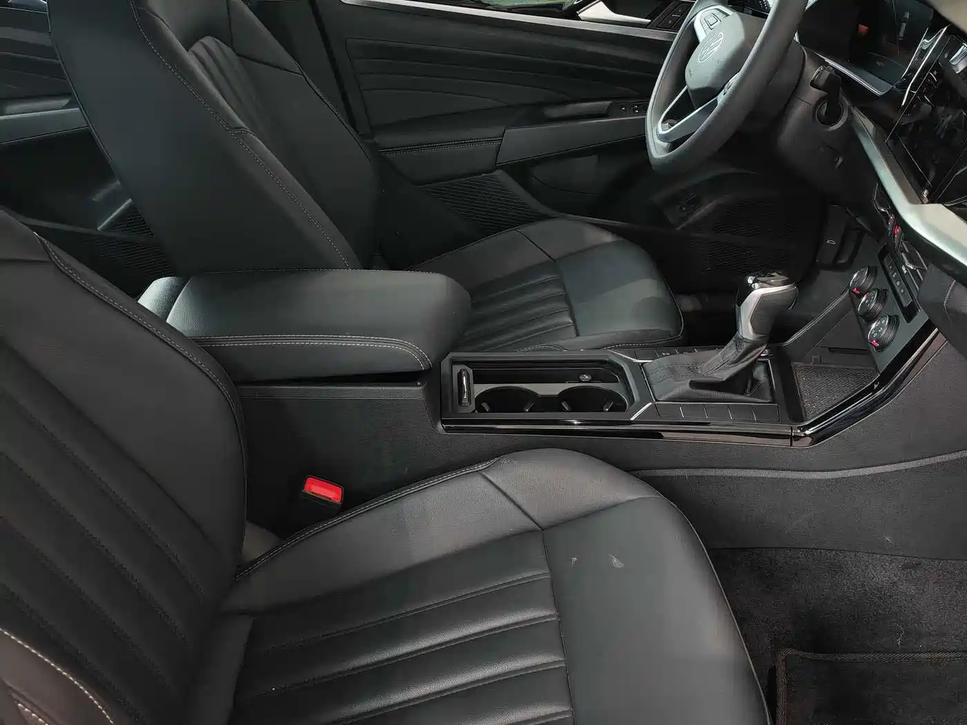 Volkswagen Passat 2024 280TSI Business Edition фото 5