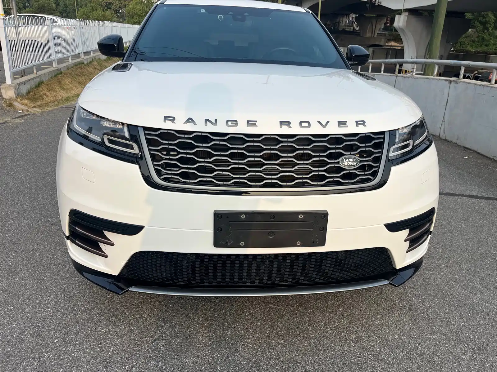 Фото 2 - Land Rover Range Rover Velar