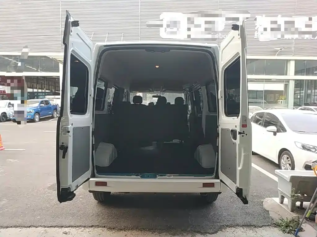Фото 19 - Maxus Xintu V80