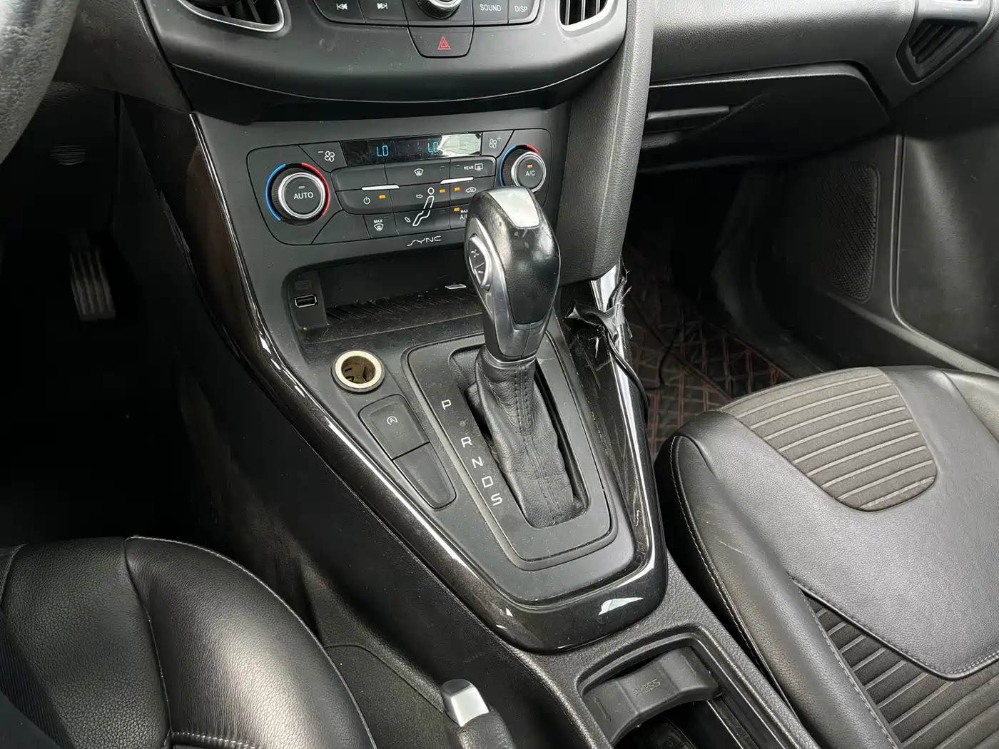 Фото 10 - Ford Focus