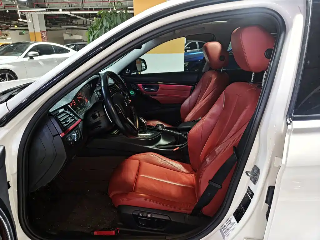 Photo 15 - BMW 3 Series
