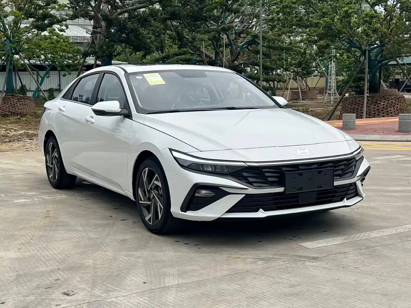 Hyundai Elantra 2023 1.5L CVT GLX Elite Edition фото 3