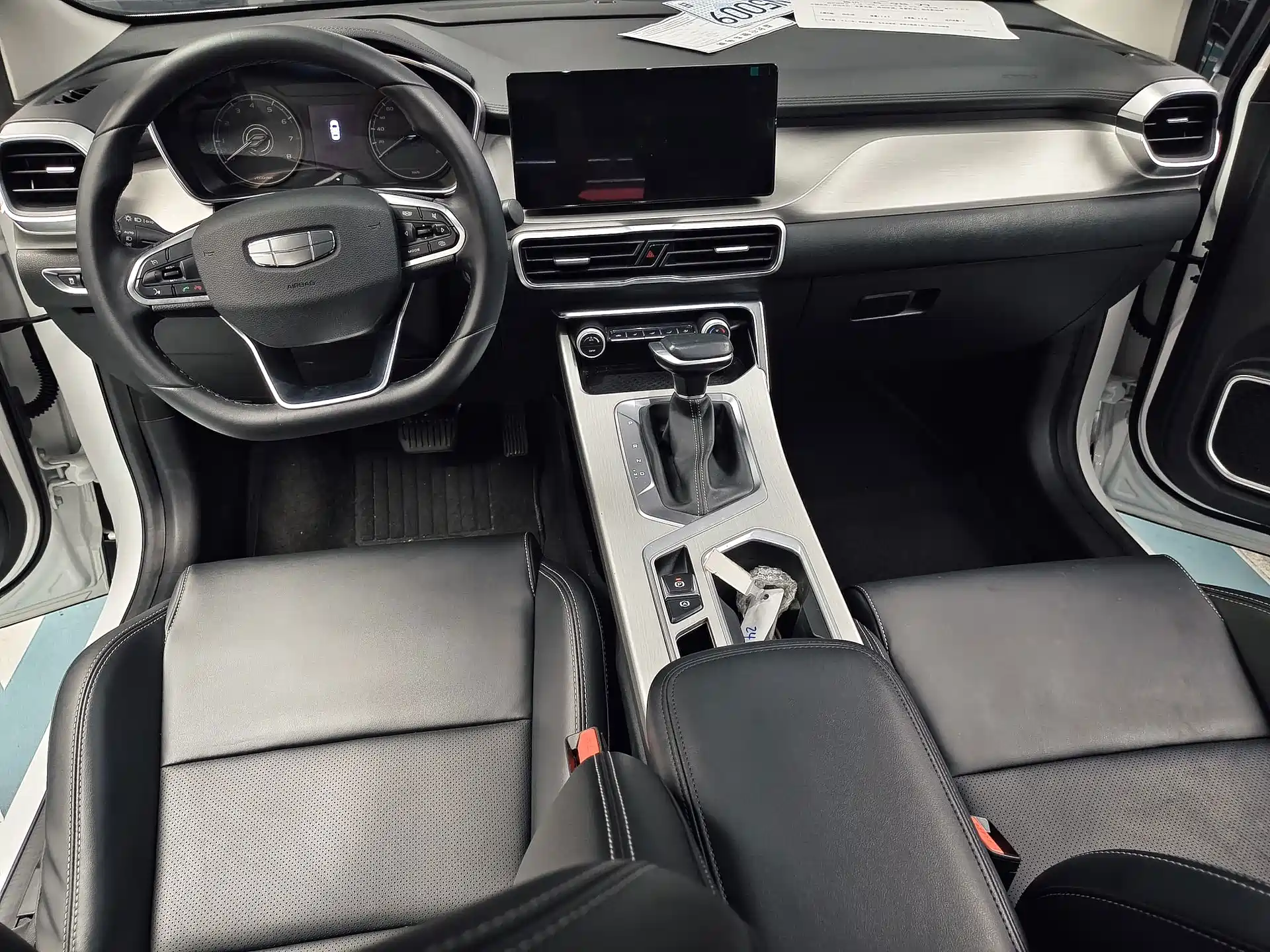 Фото 5 - Geely Coolray