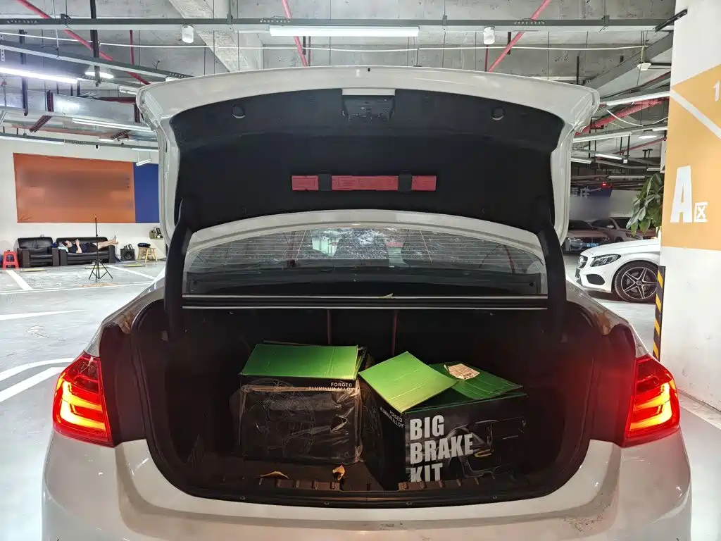 Photo 19 - BMW 3 Series