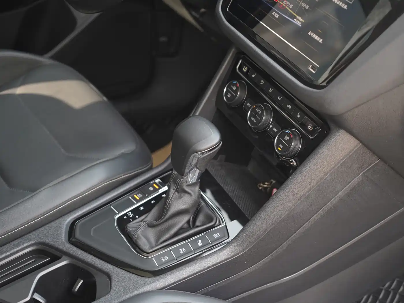 Volkswagen Tiguan L 2021 330TSI Automatic 2WD R-Line Premium фото 10
