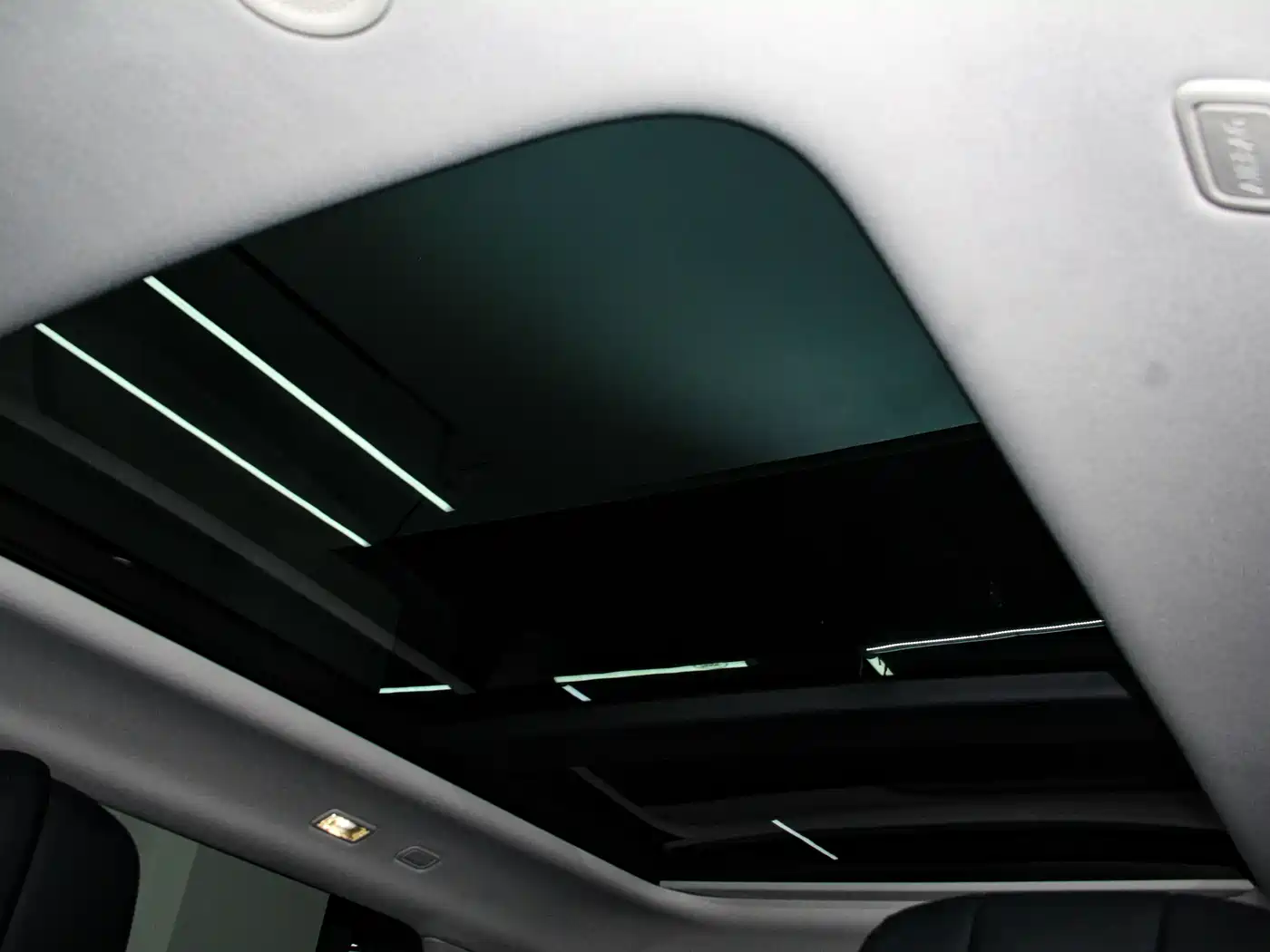 Land Rover Range Rover Evoque 2024 Range Rover Evoque L 249PS Light Master Edition фото 16