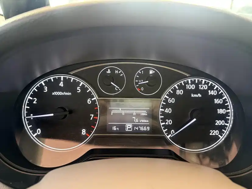 Photo 18 - Nissan Tiida