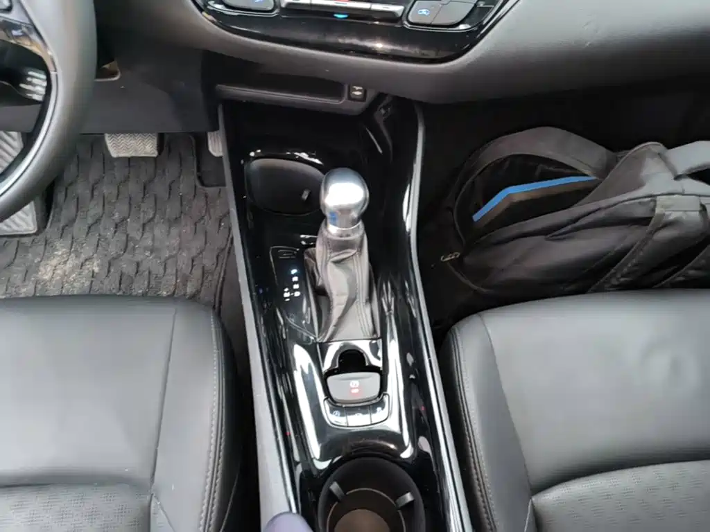 Toyota IZOA 2019 2018 2.0L Yichi Edition China V