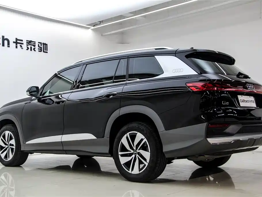 AUDI Q6