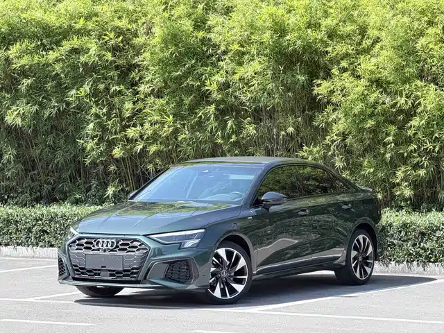 Audi A3 A3L Limousine 35 TFSI, Стиль Спорт