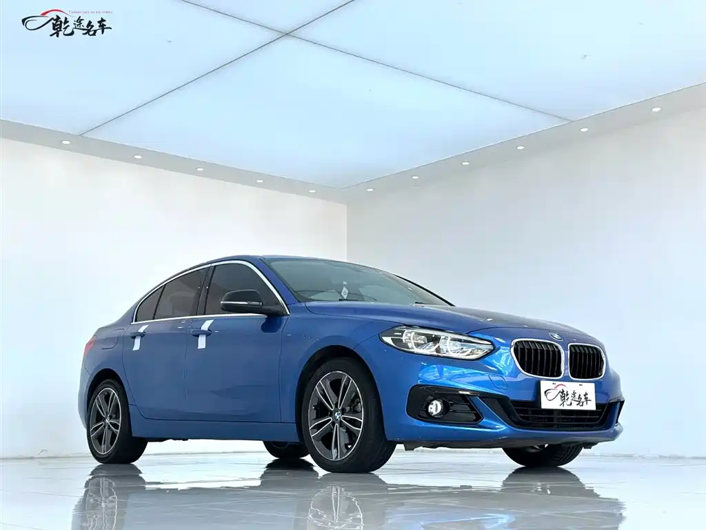 BMW 1 Series 2017 118i Sport фото 3