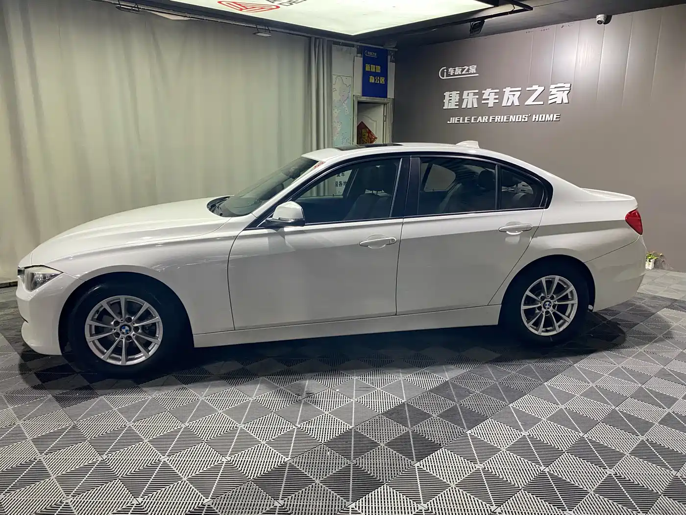 BMW 3 Series 2015 316i Progressive фото 4