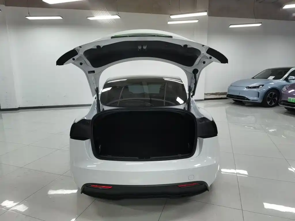 Tesla Model 3 2026 2025 Model Year Facelift Rear-Wheel Drive