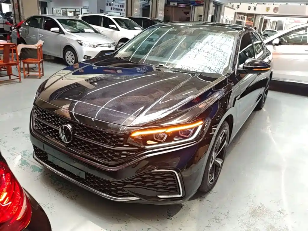 Фото 2 - Volkswagen Passat