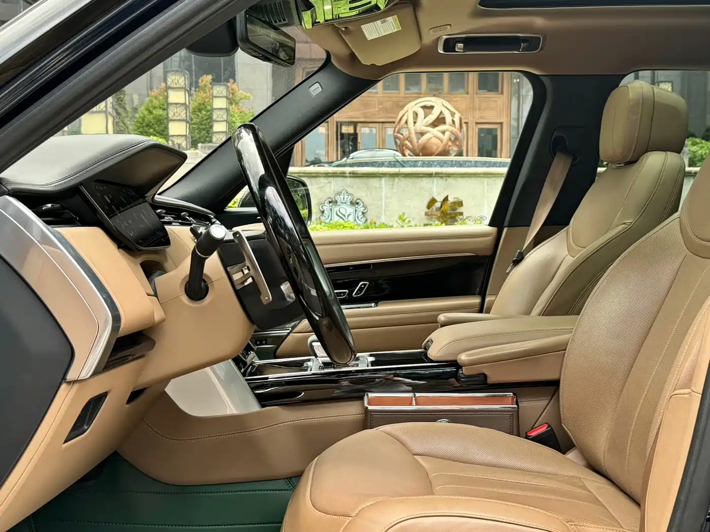 Photo 14 - Land Rover Range Rover