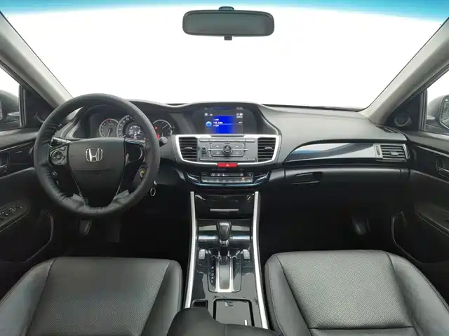 Honda Accord 2016 2.0L Elite Edition — фото 5