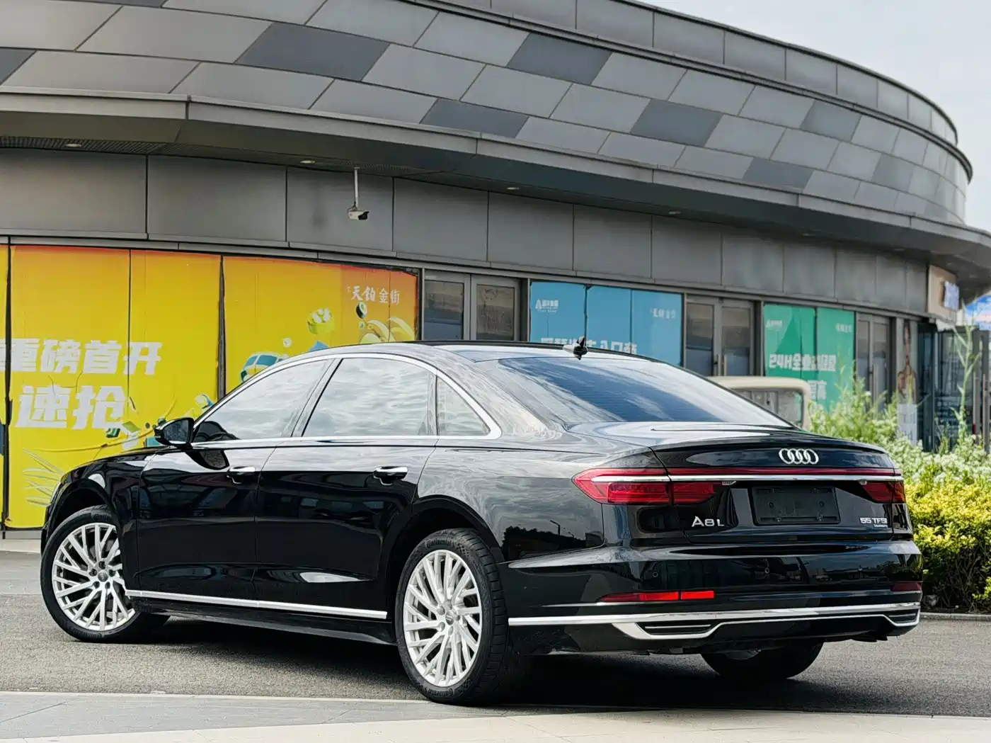 Фото 3 - Audi A8