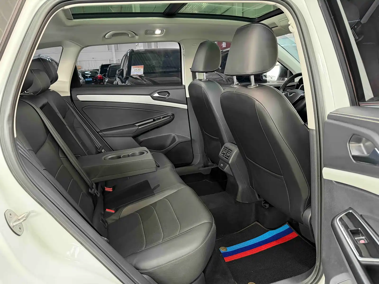 Photo 16 - Jetta VS7