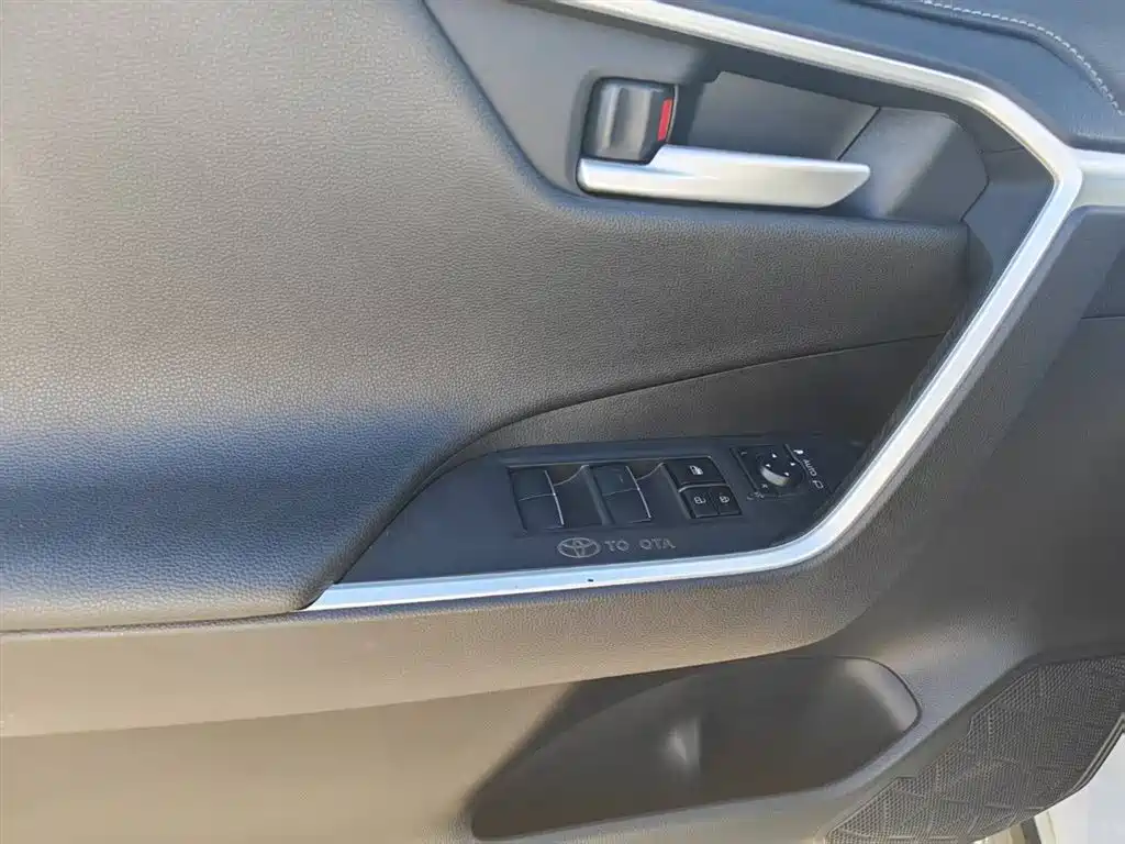 Toyota Wildlander 2022 2.0L CVT 4WD Knight Edition фото 9
