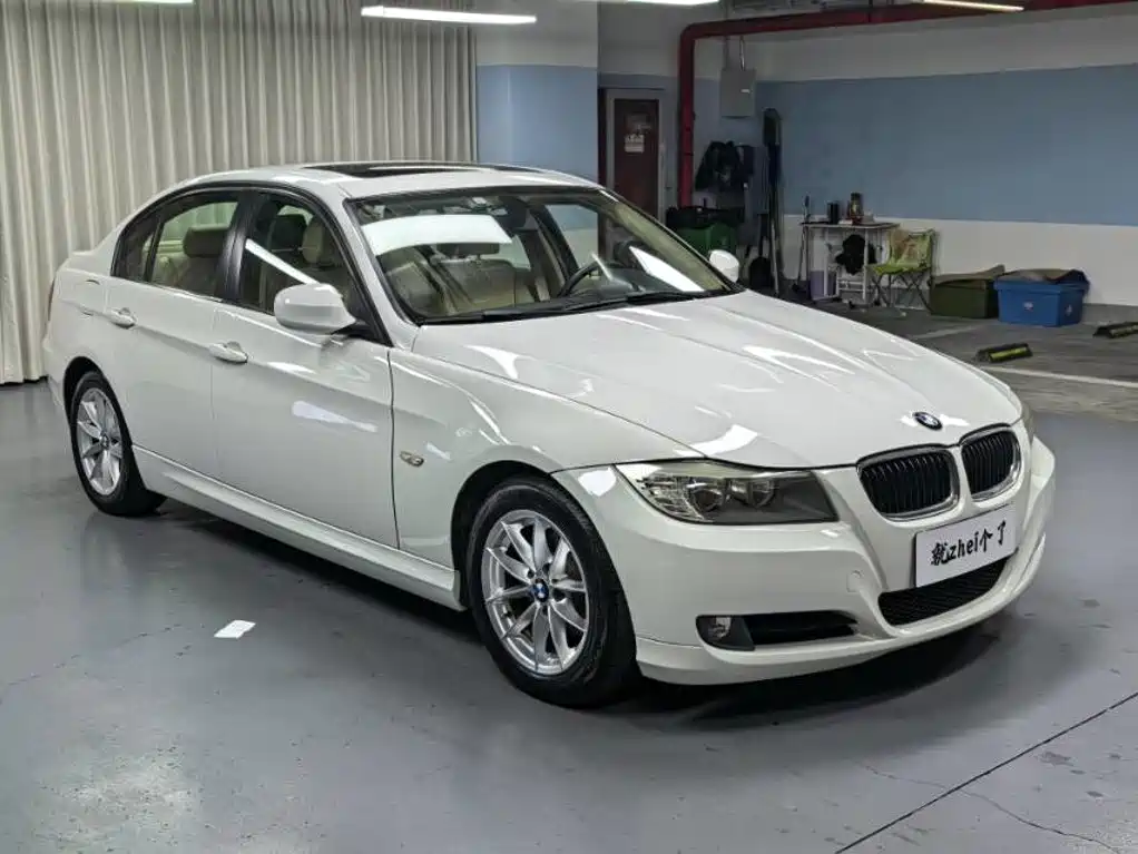 BMW 3 Series 2010 2011 318i Leading