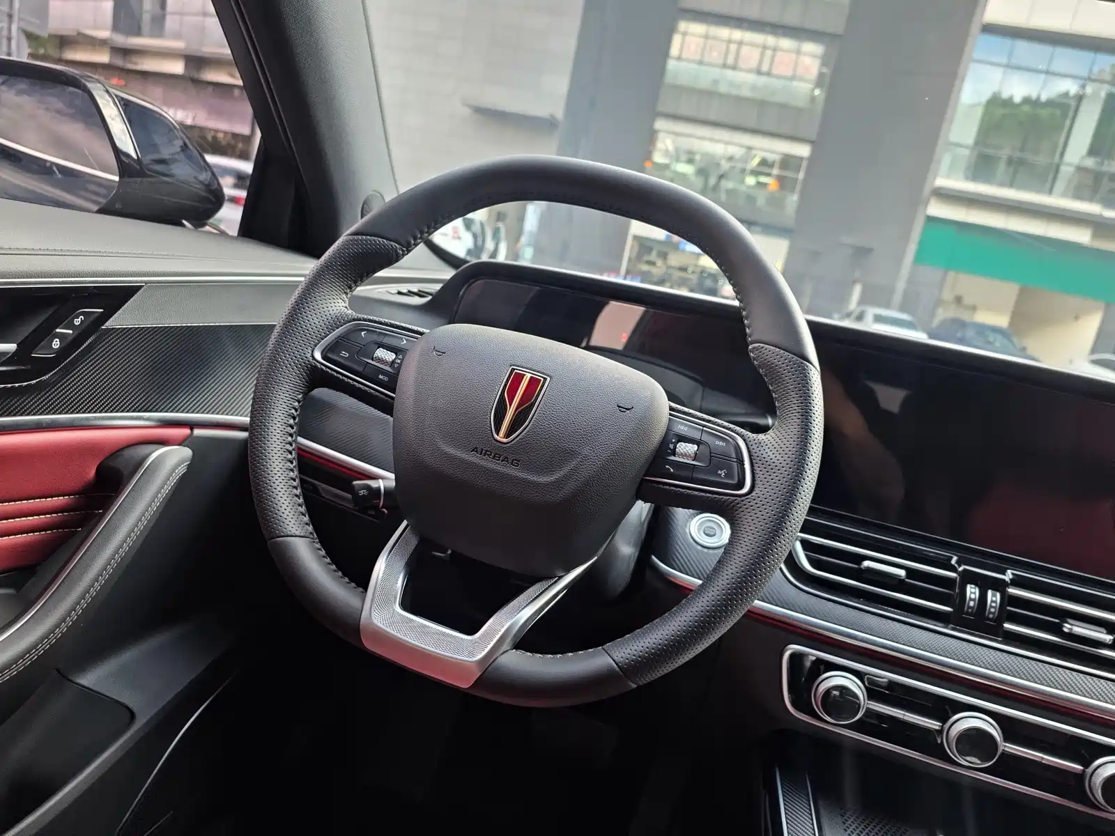 Photo 20 - Hongqi HS5