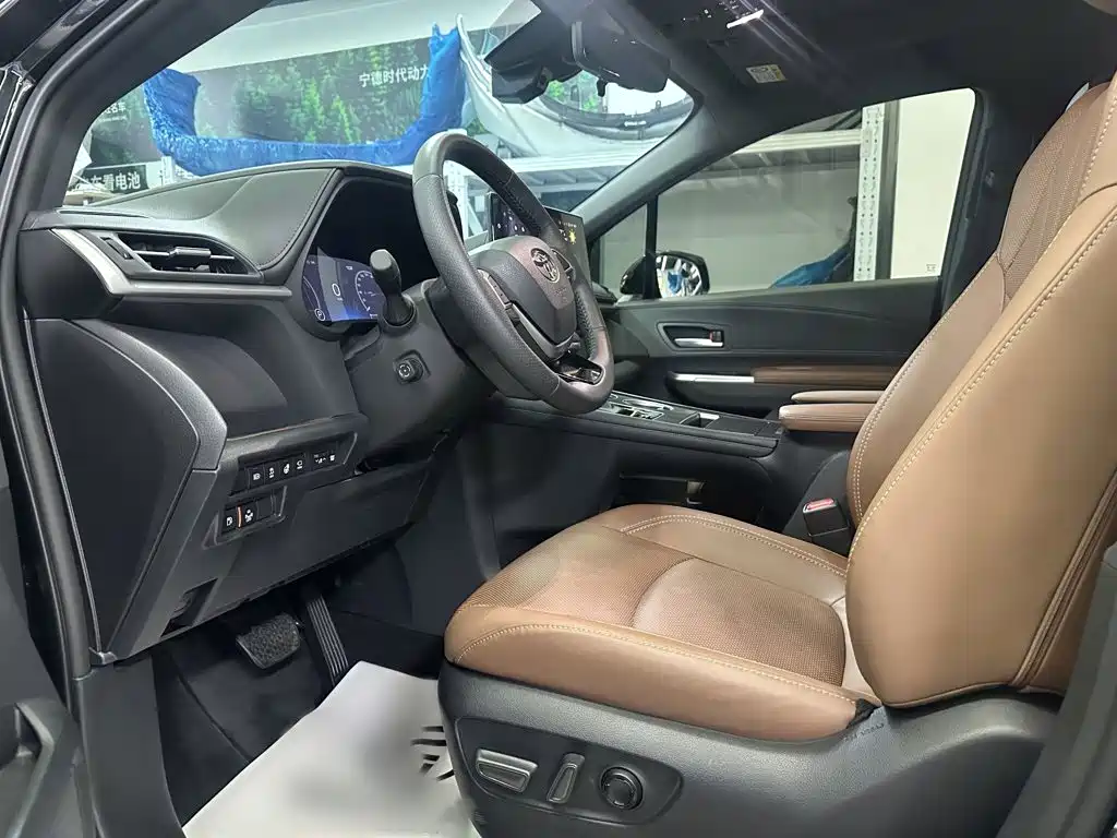 Toyota Granvia 2026 2026 Model 2.5L Hybrid Flagship ULTRA Edition