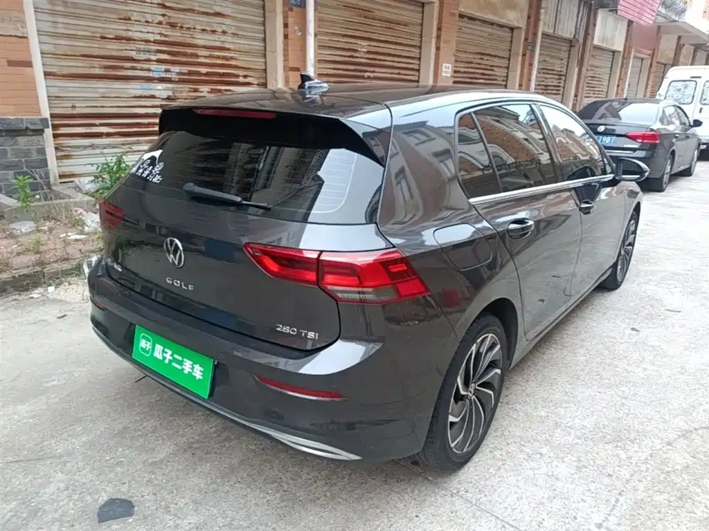 VOLKSWAGEN GOLF